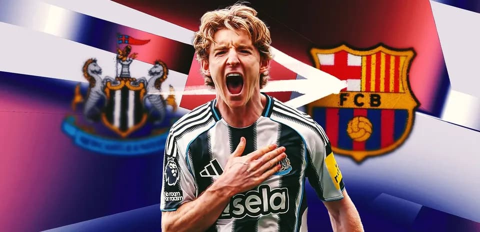 Jugador de Newcastle celebrando con los escudos de clubes