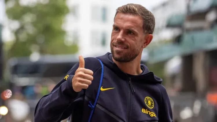 Jugador de Chelsea dando un pulgar hacia arriba
