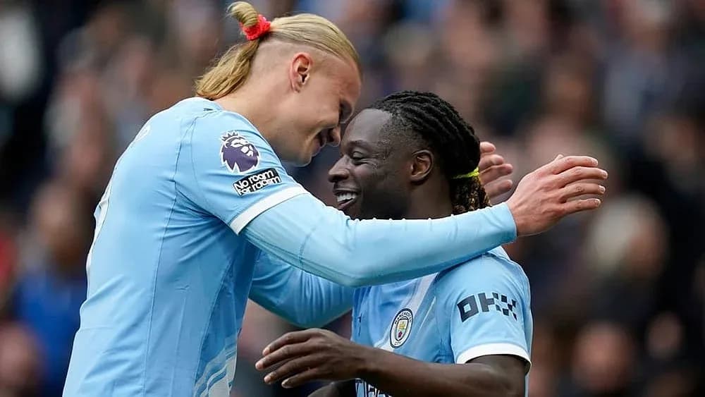 Jugadores de Manchester City celebrando un gol