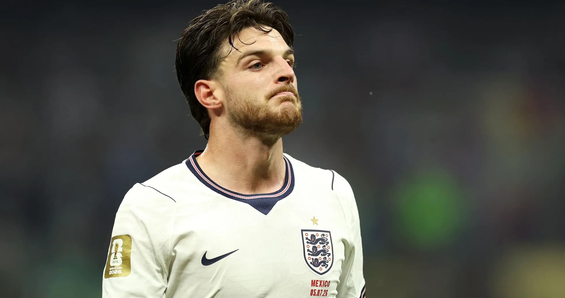 Jugador de Inglaterra en partido de fútbol