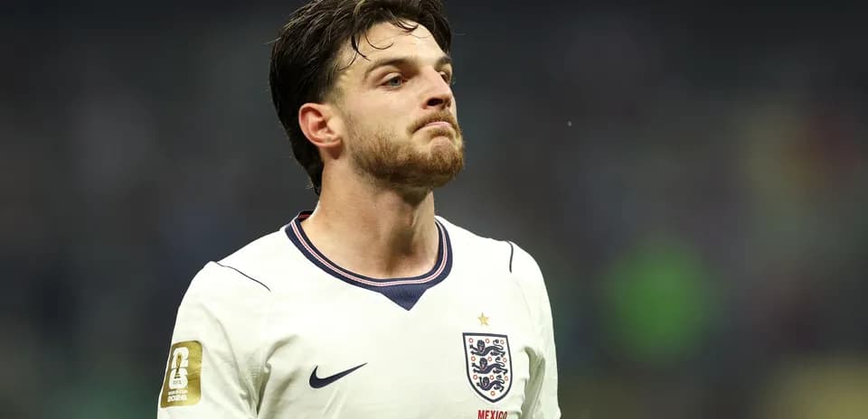 Jugador de Inglaterra en partido de fútbol