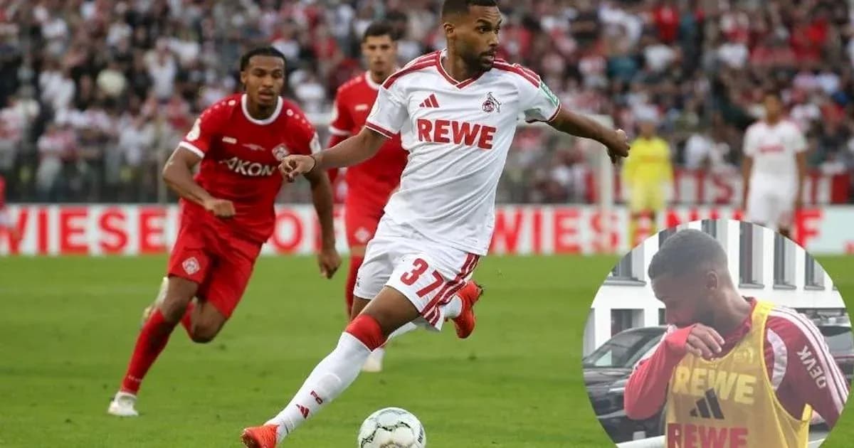 Jugador de FC Köln corriendo con el balón en partido