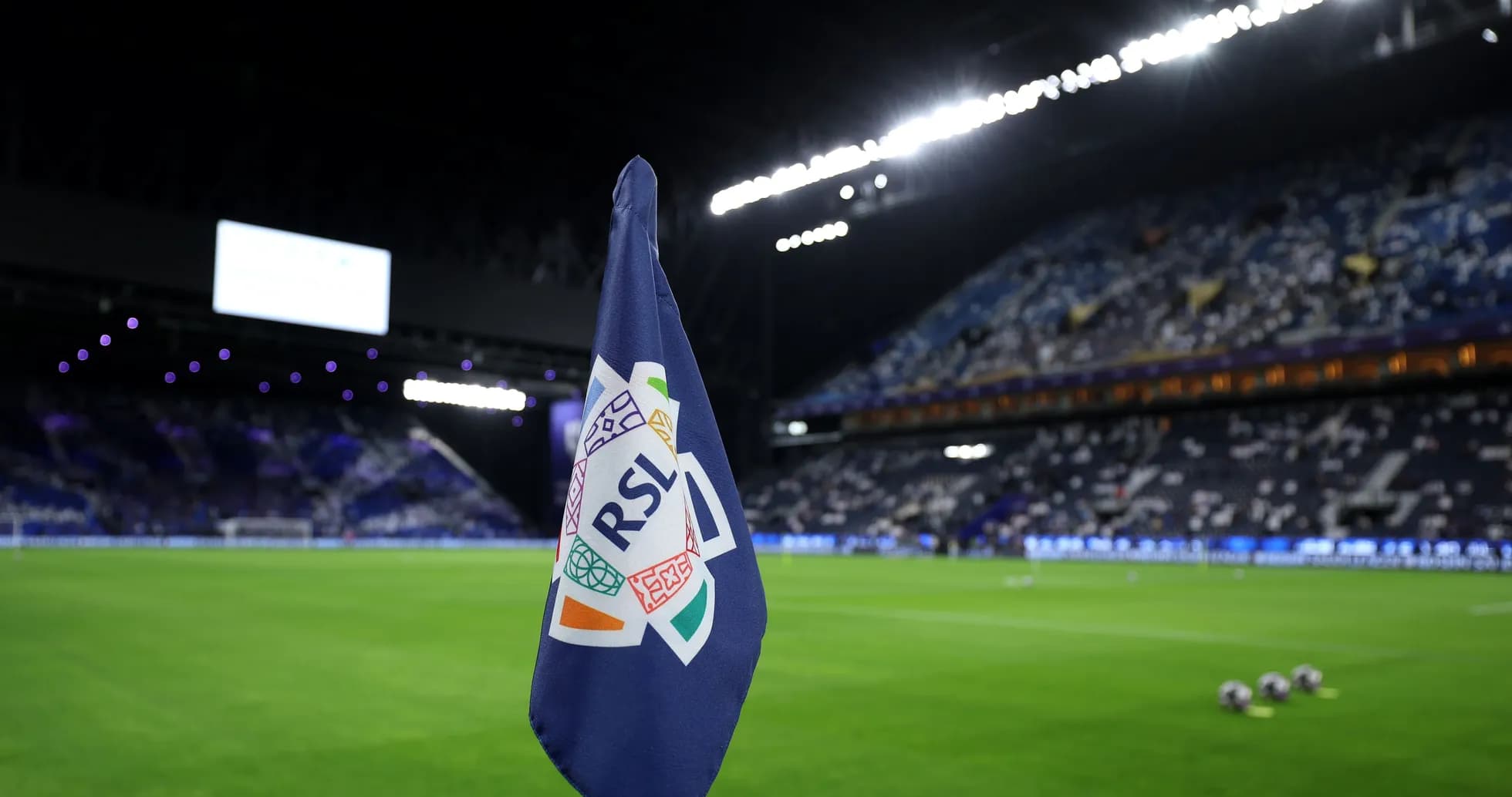 Bandera de RSL en el campo de fútbol