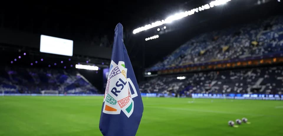 Bandera de RSL en el campo de fútbol