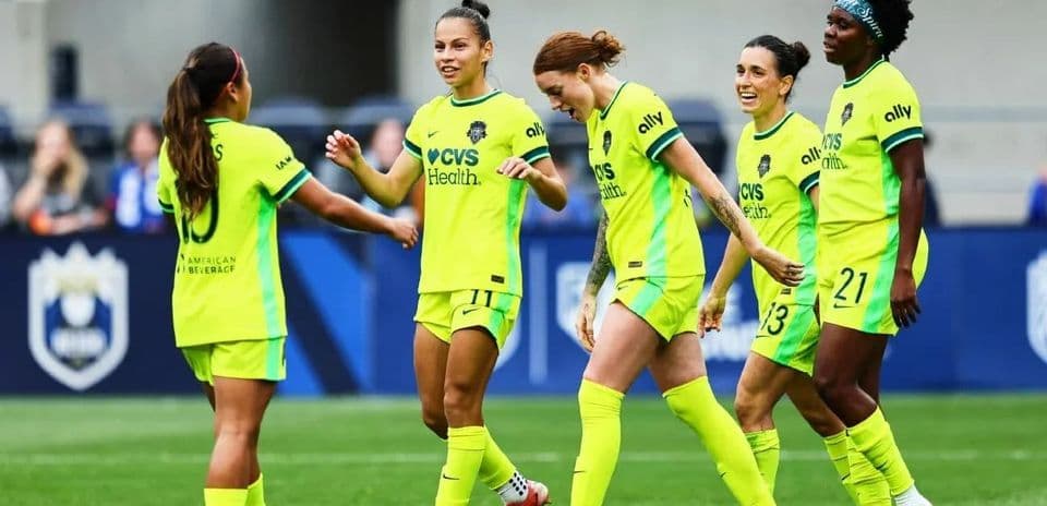 Jugadoras del Washington Spirit celebrando un gol