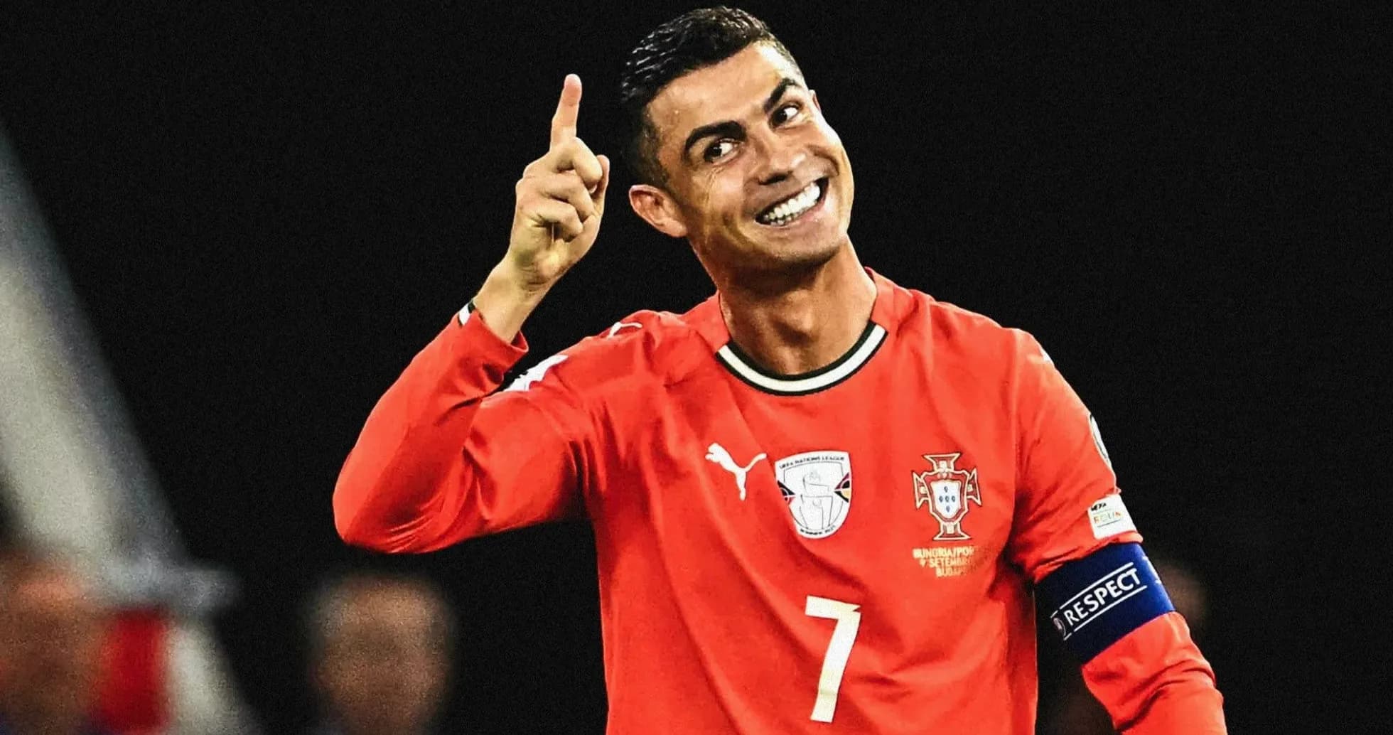 Cristiano Ronaldo celebrando con el dedo levantado