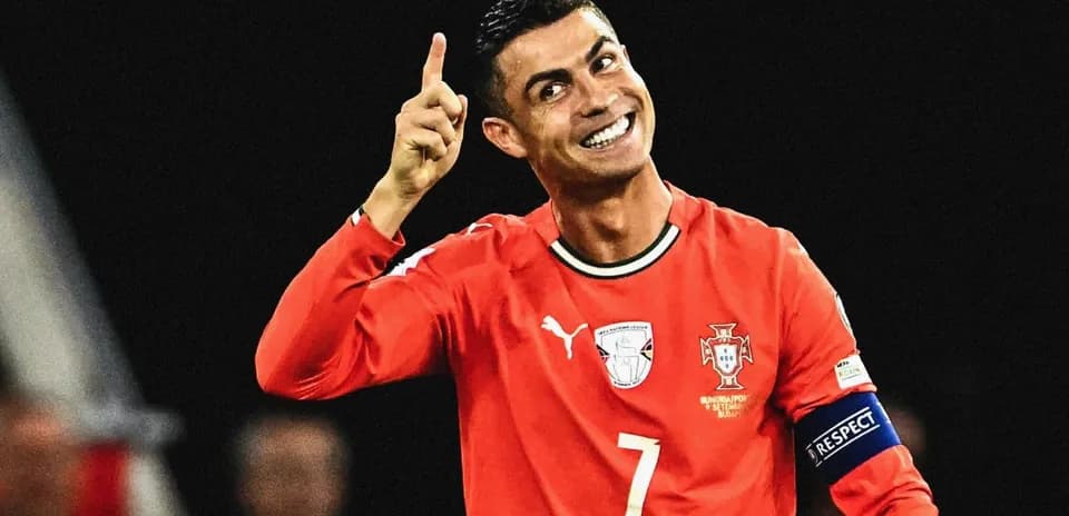 Cristiano Ronaldo celebrando con el dedo levantado