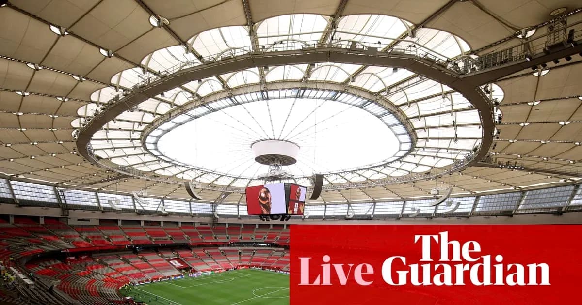 Vista interior del estadio con techo retráctil