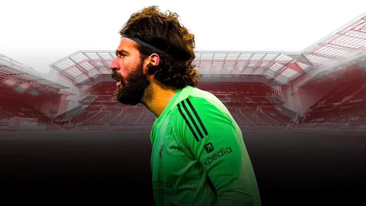 Portero de Liverpool con camiseta verde en estadio