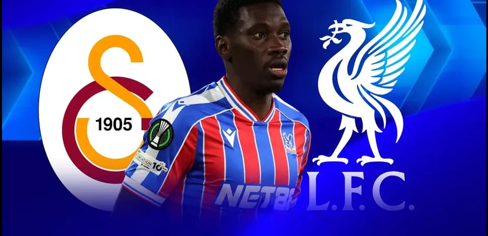 Jugador de fútbol con logotipos de Galatasaray y Liverpool
