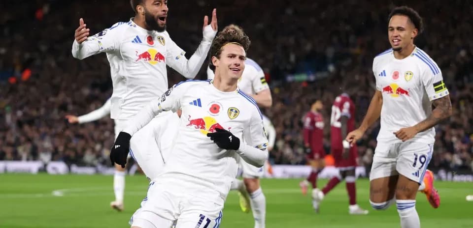 Jugadores de Leeds celebrando un gol