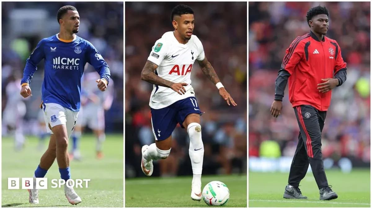 Tres jugadores de fútbol en diferentes equipos de la liga
