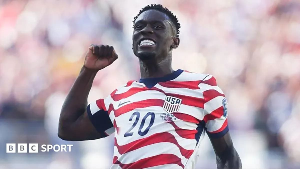 Jugador de Estados Unidos celebrando un gol