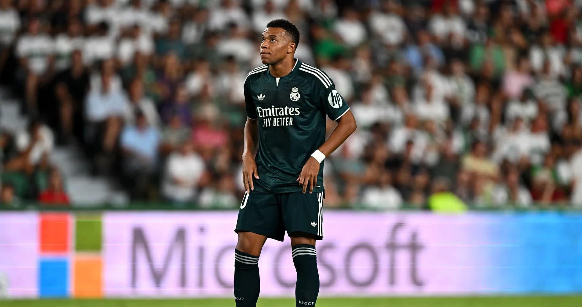 Jugador de Real Madrid en el campo durante partido