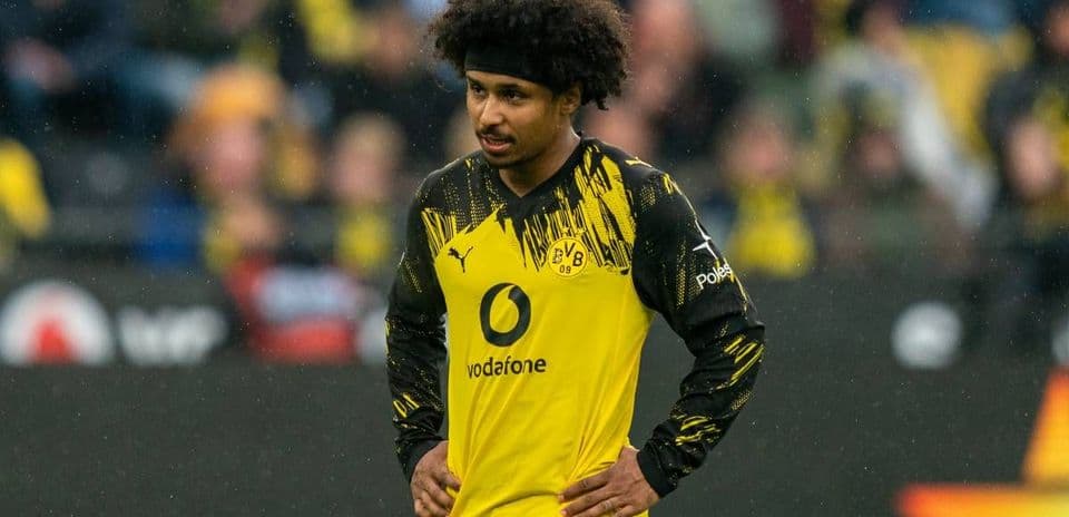 Jugador de Borussia Dortmund en el campo durante el partido