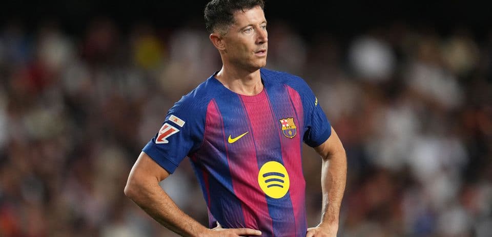 Jugador de Barcelona en acción durante el partido