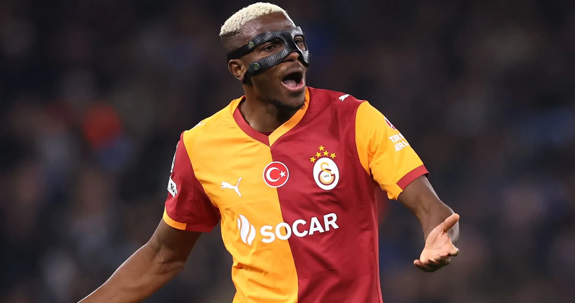 Jugador de Galatasaray en acción durante el partido