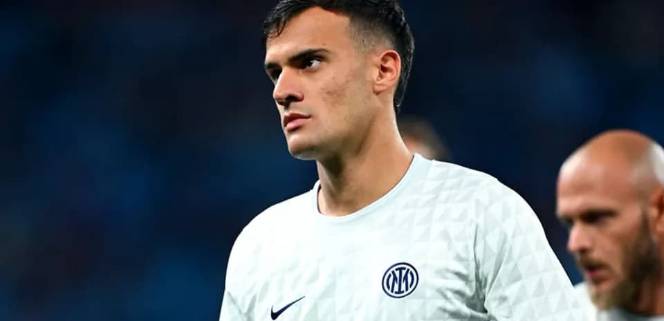 Jugador de Inter de Milán en uniforme durante el partido