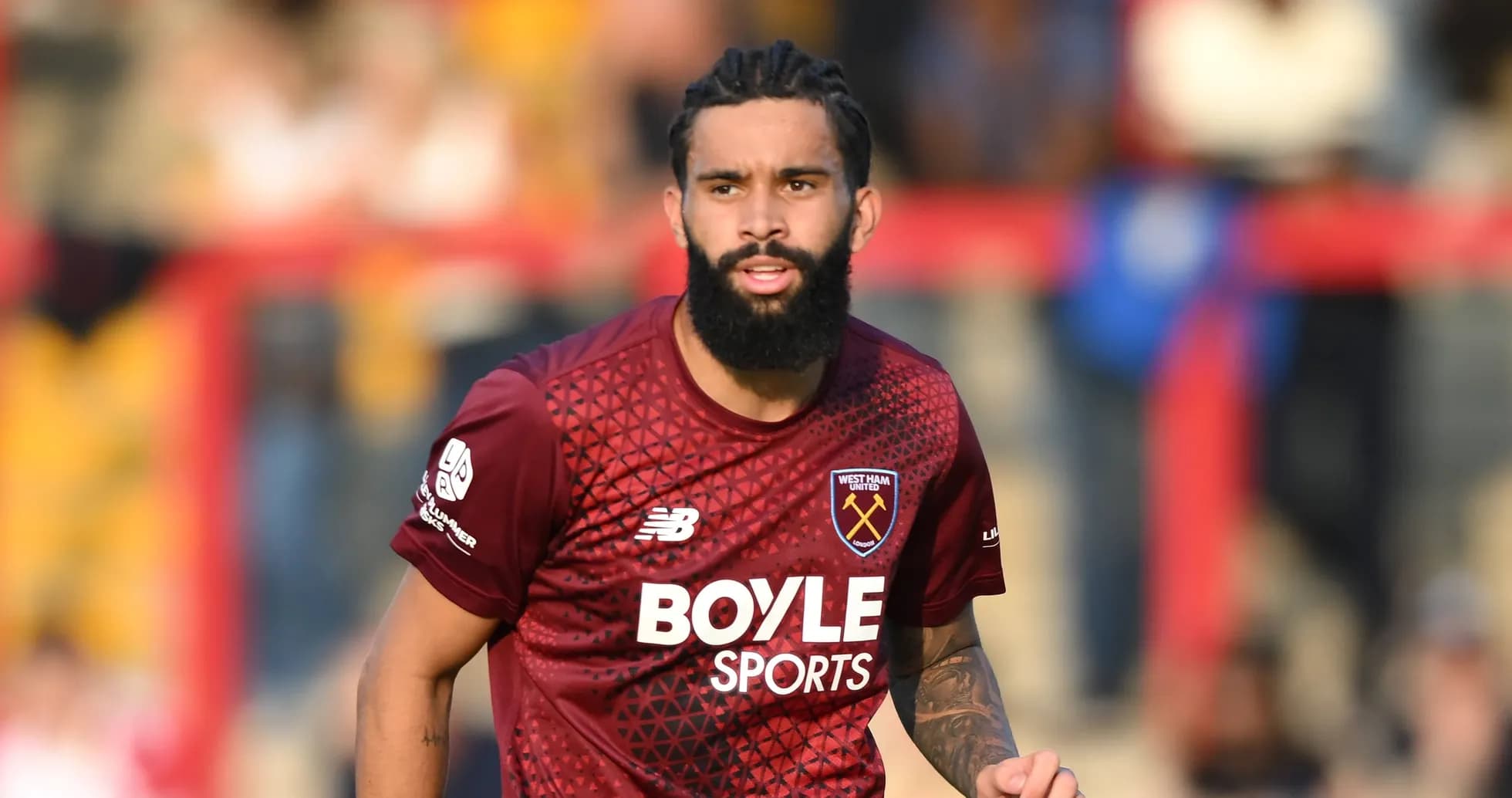 Jugador de West Ham United en acción durante el partido