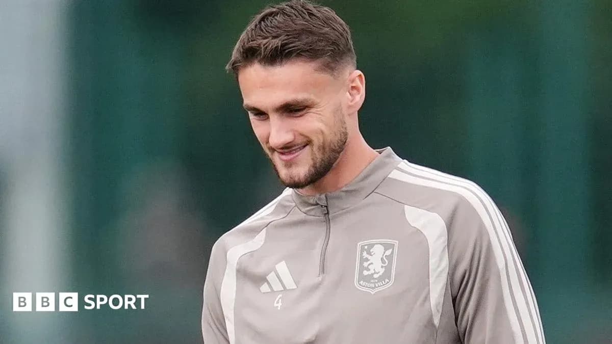 Jugador de Aston Villa durante entrenamiento en campo