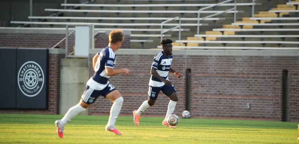 Jugadores de Chattanooga en acción durante un partido