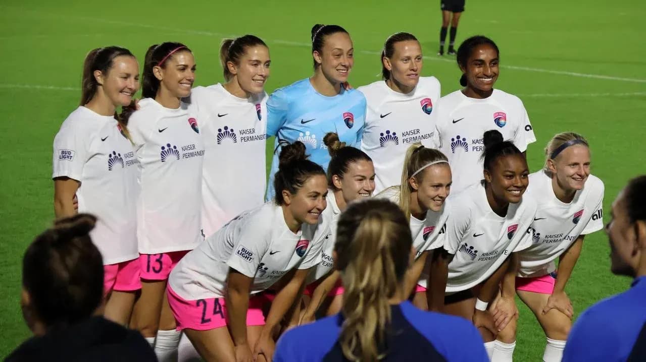 Jugadoras de San Diego Wave posando juntas