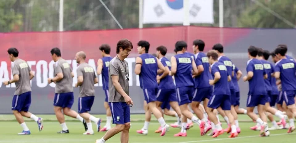 Jugadores de Corea del Sur entrenando juntos