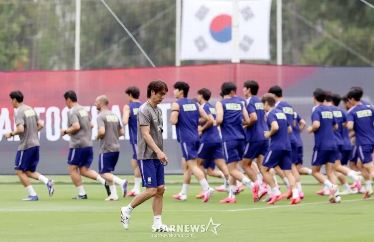 Jugadores de Corea del Sur entrenando juntos