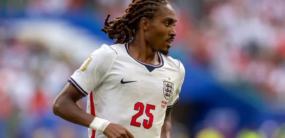 Jugador de Inglaterra corriendo durante un partido