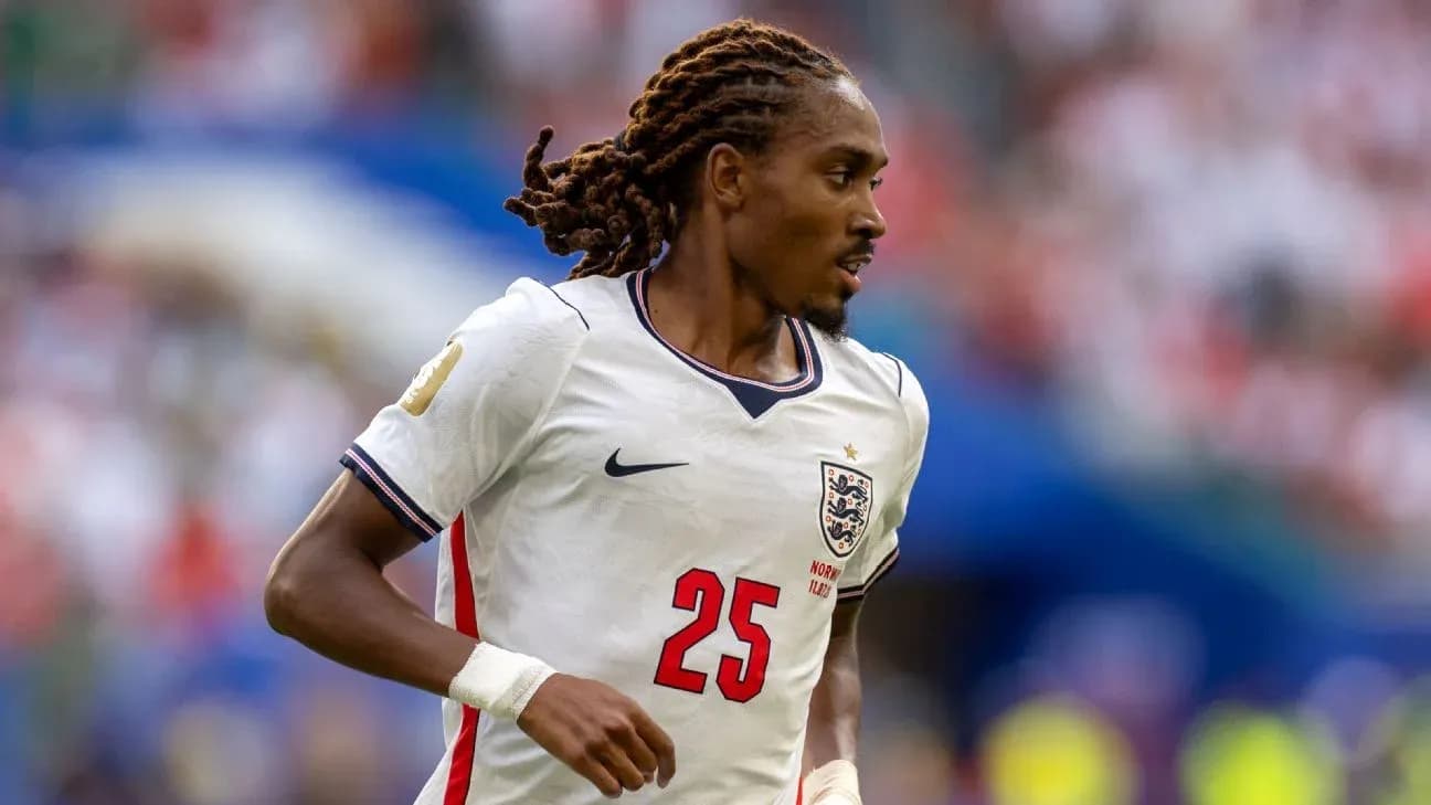 Jugador de Inglaterra corriendo durante un partido