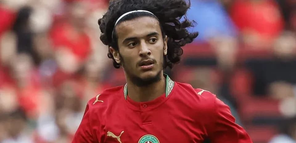 Jugador de Marruecos corriendo durante un partido