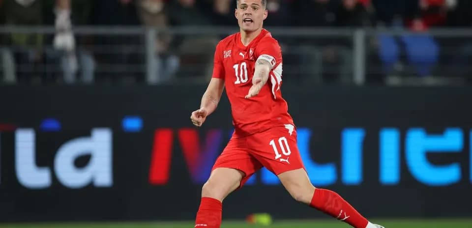 Jugador suizo señalando durante el partido
