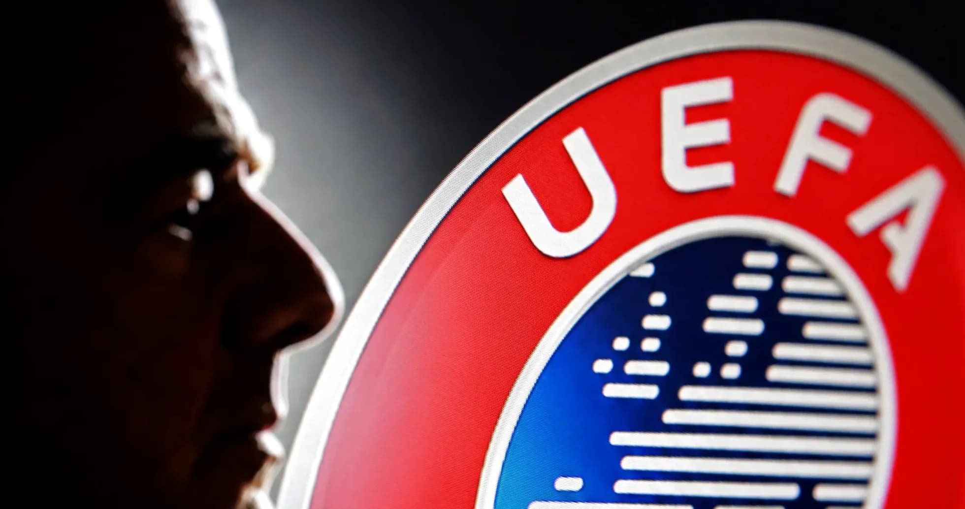 Perfil de persona junto al logo de UEFA