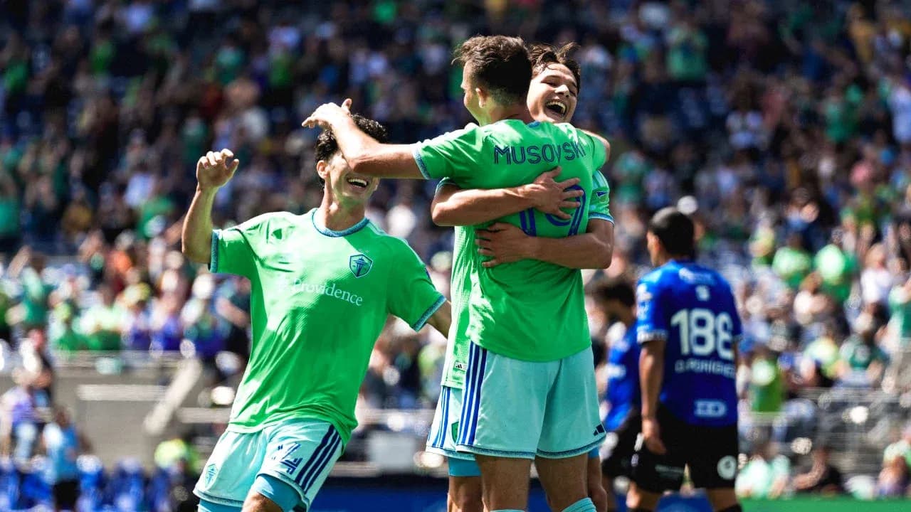 Jugadores del Seattle Sounders celebrando un gol