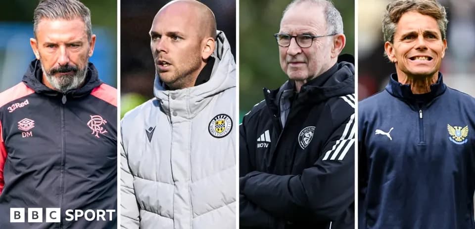 Cuatro entrenadores de fútbol en diferentes poses