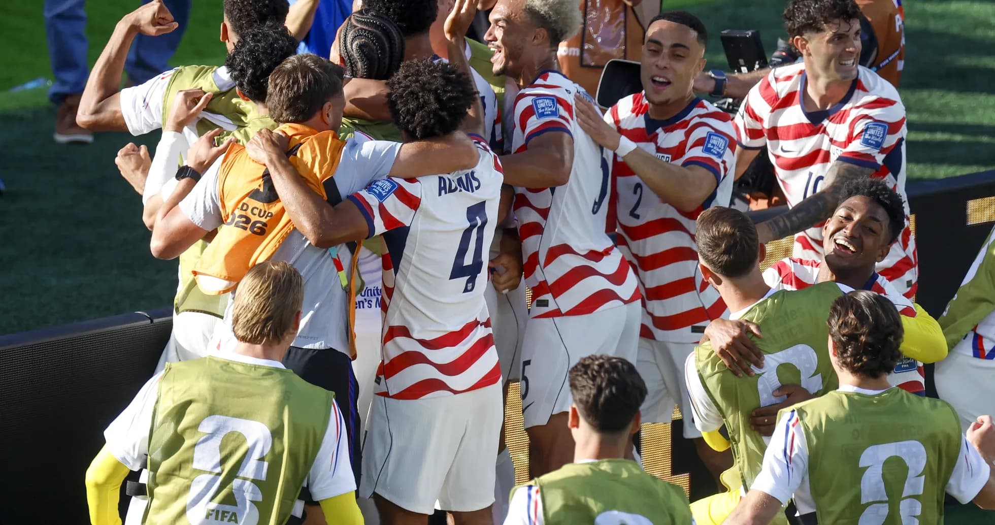 Jugadores de EE. UU. celebrando un gol