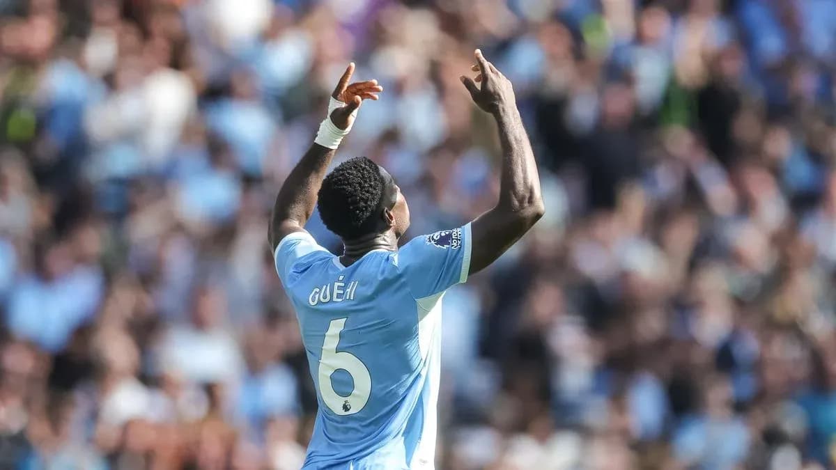 Jugador celebrando en el estadio durante un partido