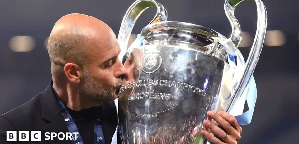 Entrenador besando la Copa de la Champions