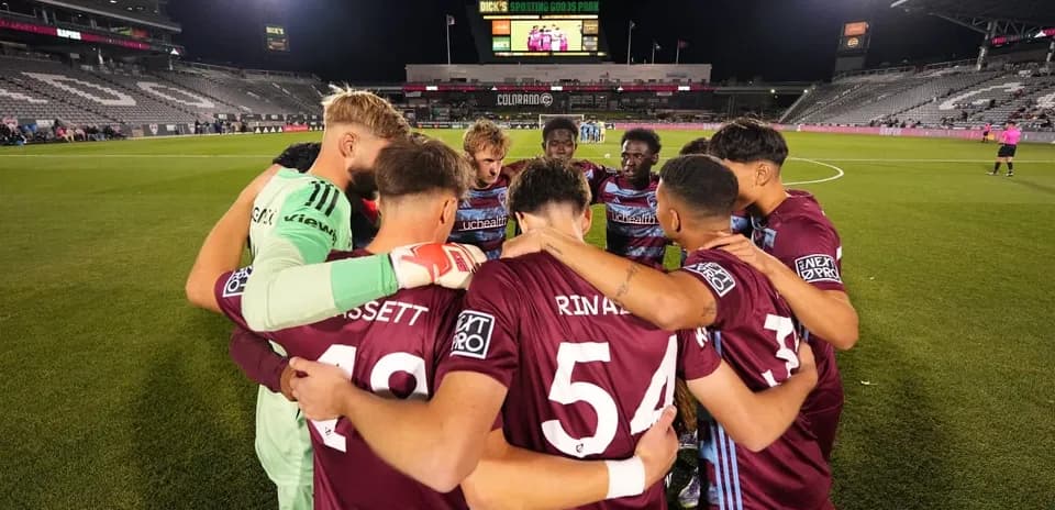 Jugadores de Colorado Rapids II en reunión