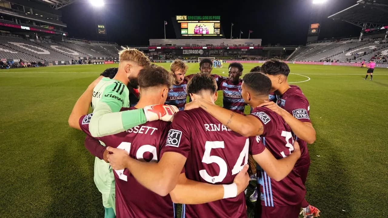 Jugadores de Colorado Rapids II en reunión