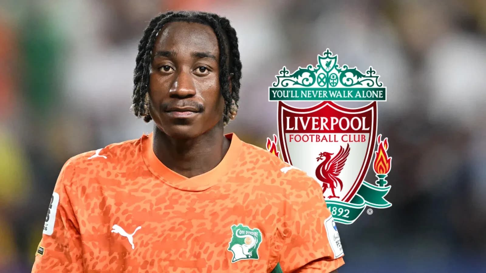 Portero con camiseta de Côte d'Ivoire y logo de Liverpool