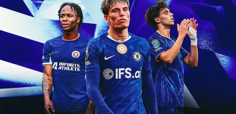 Jugadores de Chelsea en uniforme azul posando juntos