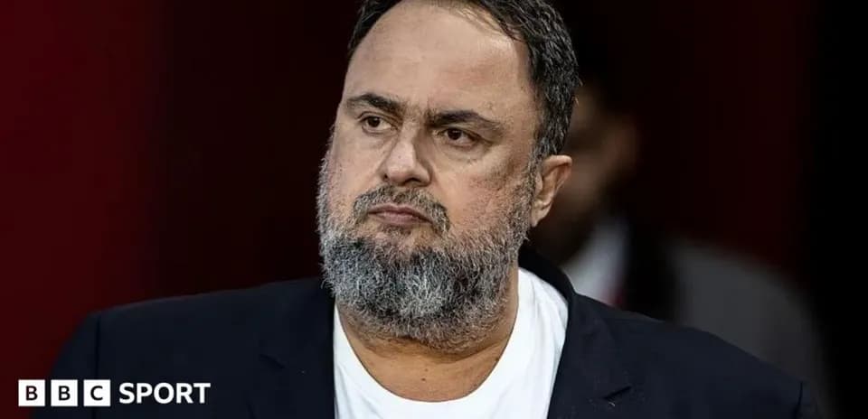 Hombre con barba en un evento deportivo