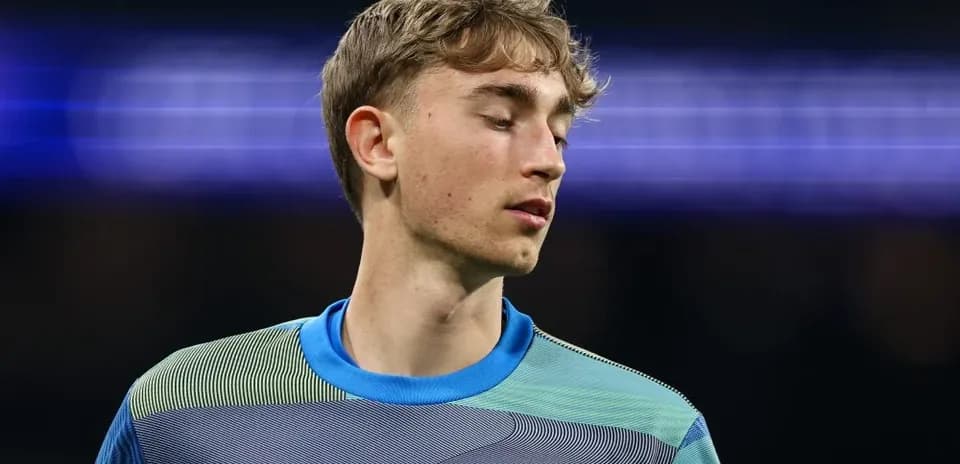 Portero del Real Madrid con uniforme de entrenamiento
