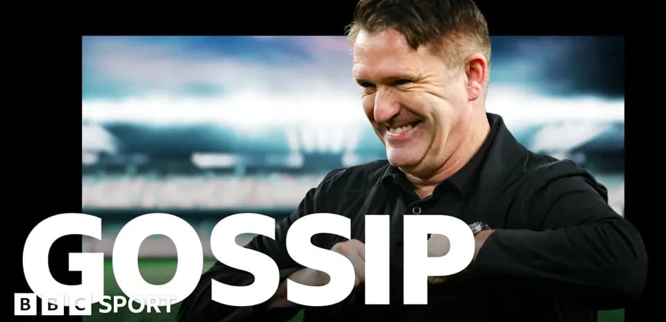 Entrenador sonriendo durante una conferencia de prensa