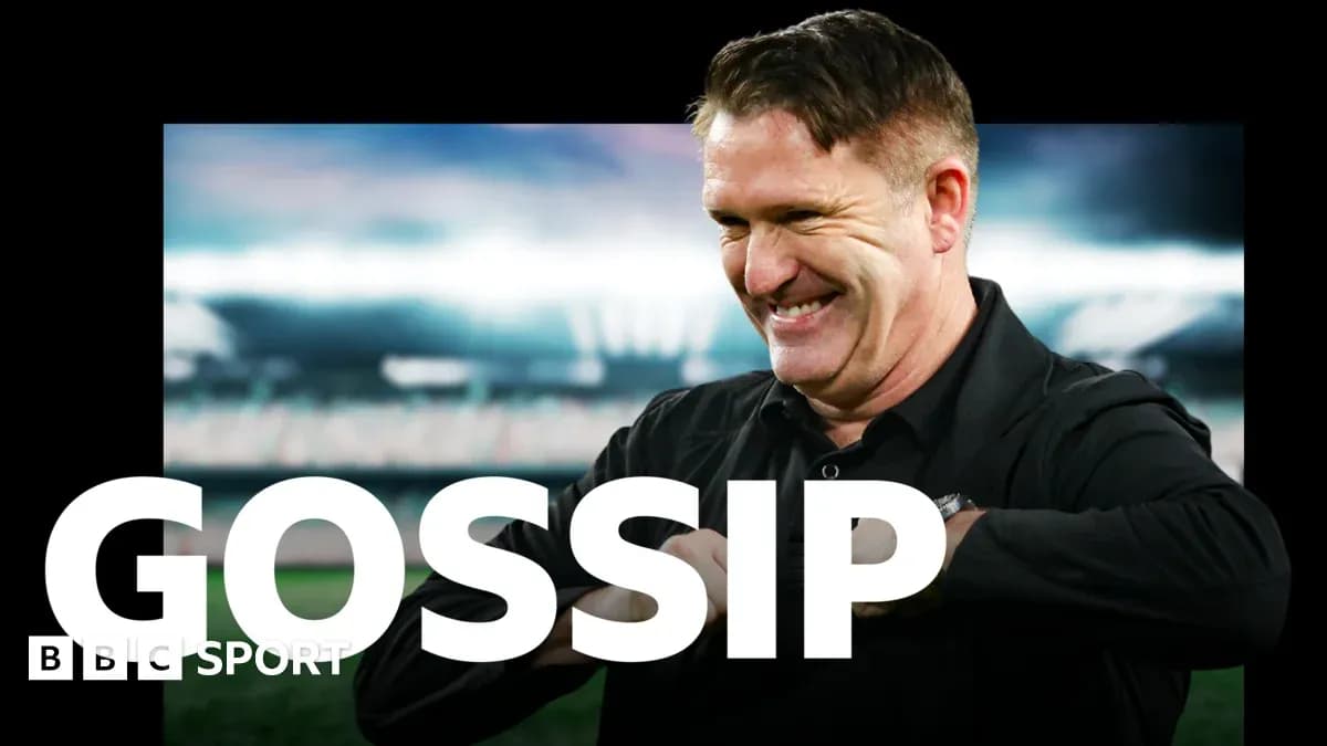 Entrenador sonriendo durante una conferencia de prensa