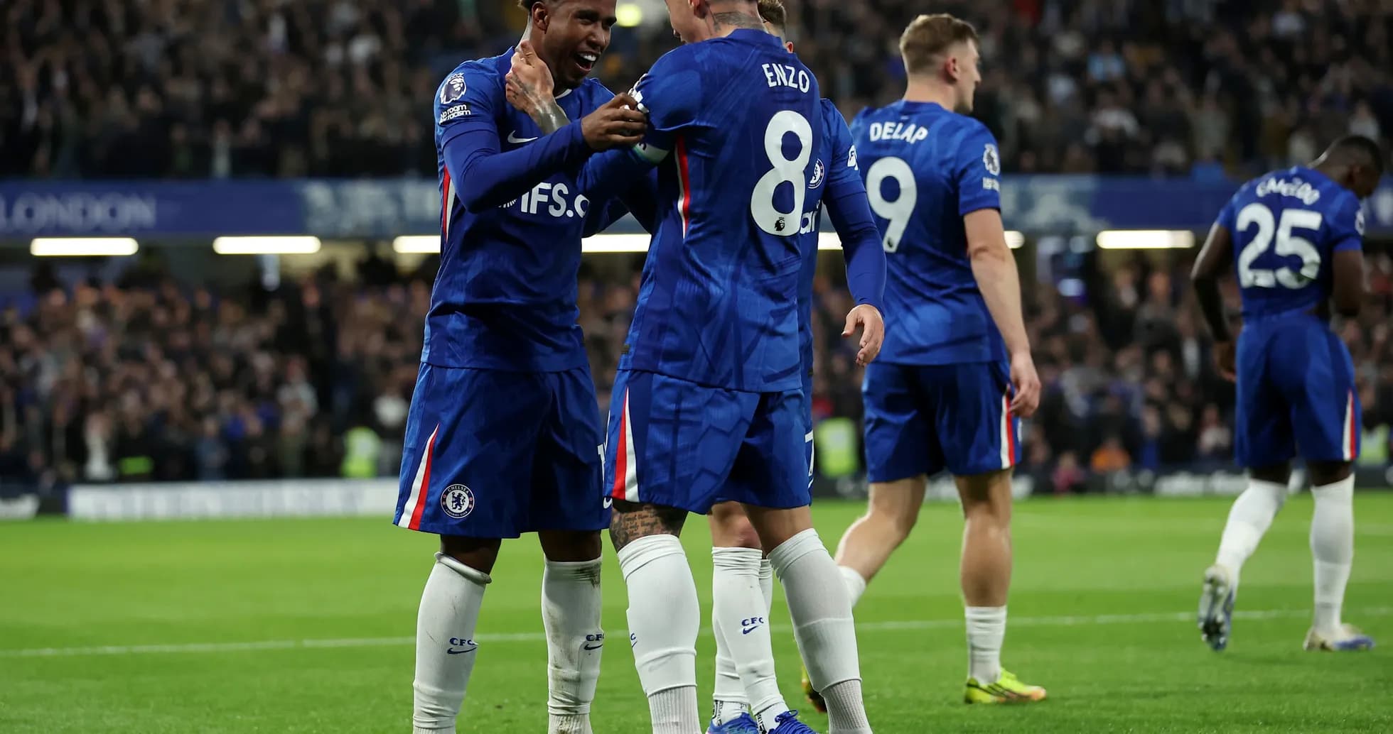 Jugadores de Chelsea celebrando un gol