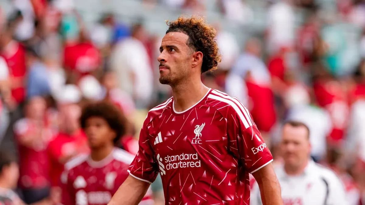 Jugador de Liverpool caminando por el estadio