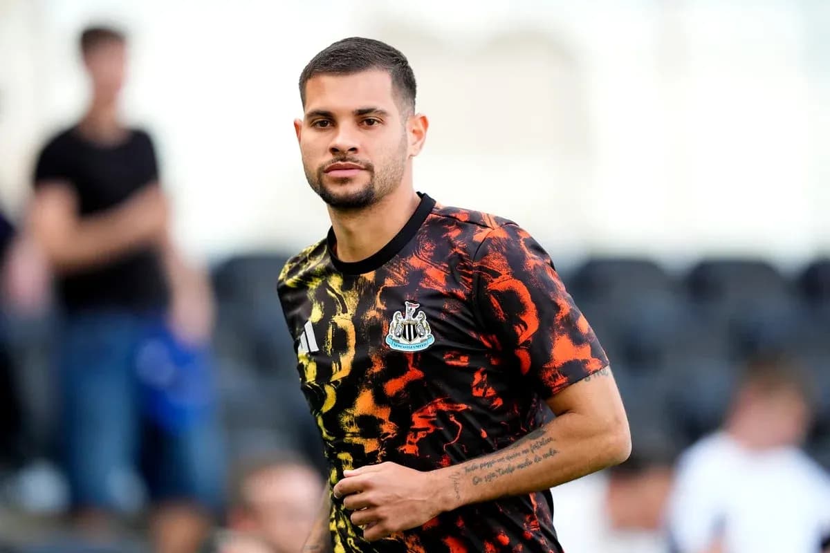 Jugador de Newcastle calentando antes del partido