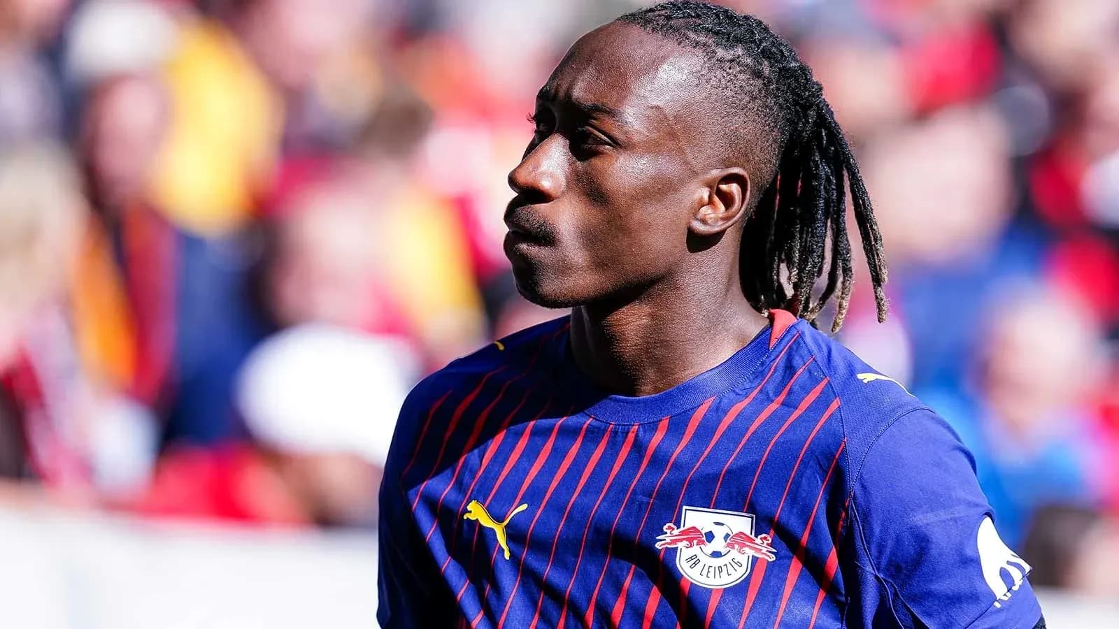 Jugador de RB Leipzig en el campo durante partido